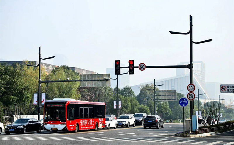 交通標(biāo)志桿.jpg 交通標(biāo)志桿.jpg