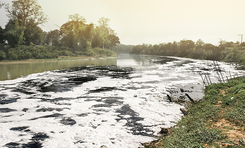 河流污染.jpg 河流污染.jpg