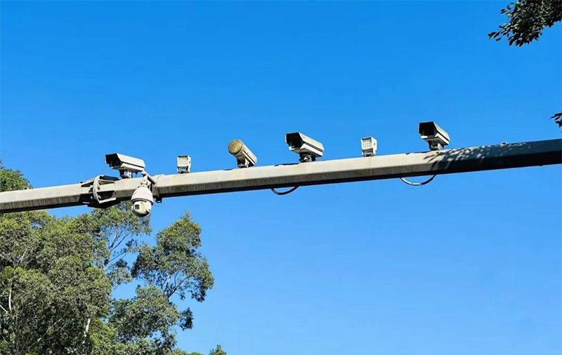 電子警察.jpg 電子警察.jpg