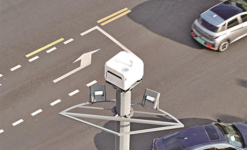 路燈無人機巢.jpg 路燈無人機巢.jpg