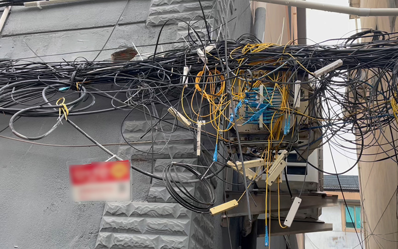 雜亂電網(wǎng).jpg 雜亂電網(wǎng).jpg