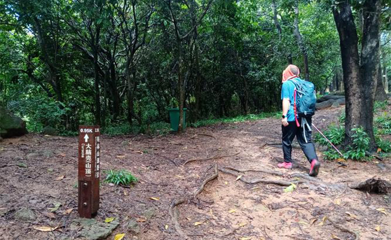 戶外徒步.jpg 戶外徒步.jpg