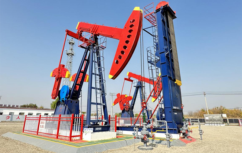 工業(yè)采油機.jpg
