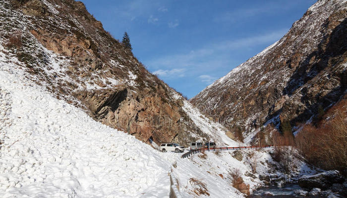 雪崩阻斷道路.jpg