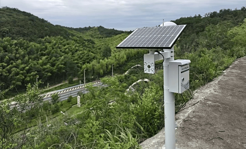 公路邊坡路基監(jiān)測(cè)系統(tǒng).jpg 公路邊坡路基監(jiān)測(cè)系統(tǒng).jpg