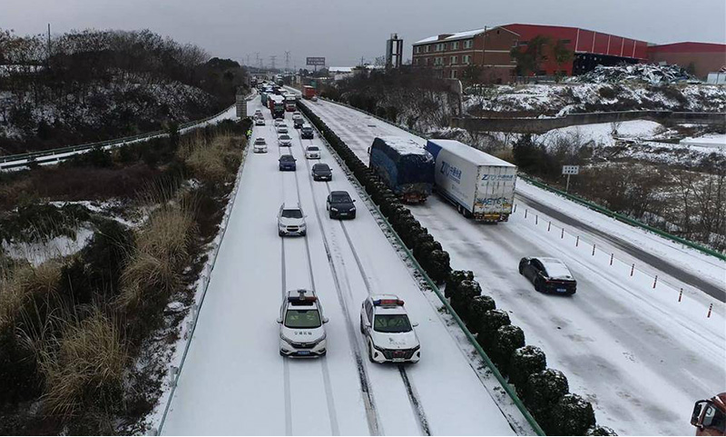 高速路面積雪.jpg